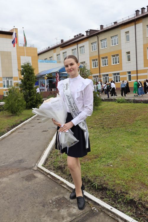 «Школьные годы чудесные»: в Стародрожжановской школе № 1 прозвенел Последний звонок