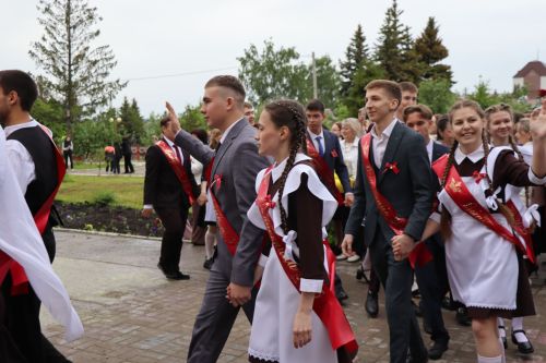 «Школьные годы чудесные»: в Стародрожжановской школе № 1 прозвенел Последний звонок
