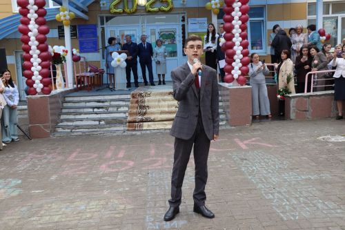 «Школьные годы чудесные»: в Стародрожжановской школе № 1 прозвенел Последний звонок