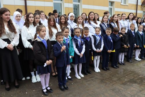 «Школьные годы чудесные»: в Стародрожжановской школе № 1 прозвенел Последний звонок