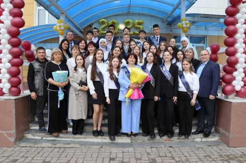 «Школьные годы чудесные»: в Стародрожжановской школе № 1 прозвенел Последний звонок