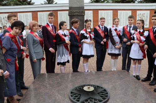 «Школьные годы чудесные»: в Стародрожжановской школе № 1 прозвенел Последний звонок
