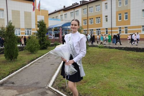 «Школьные годы чудесные»: в Стародрожжановской школе № 1 прозвенел Последний звонок