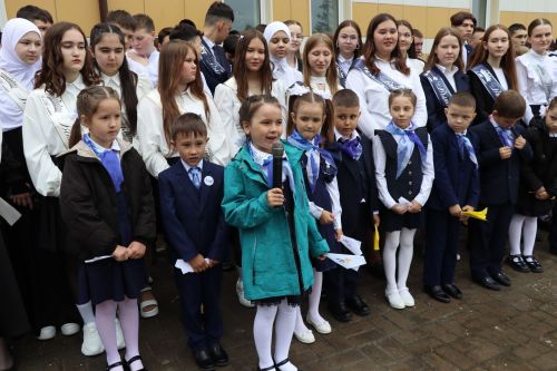 «Школьные годы чудесные»: в Стародрожжановской школе № 1 прозвенел Последний звонок