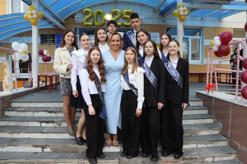 «Школьные годы чудесные»: в Стародрожжановской школе № 1 прозвенел Последний звонок