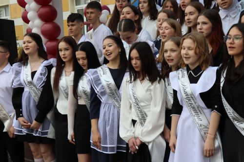 «Школьные годы чудесные»: в Стародрожжановской школе № 1 прозвенел Последний звонок
