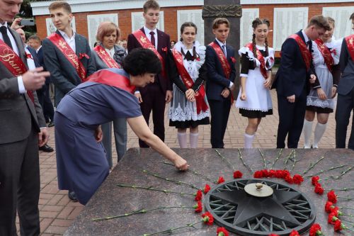 «Школьные годы чудесные»: в Стародрожжановской школе № 1 прозвенел Последний звонок