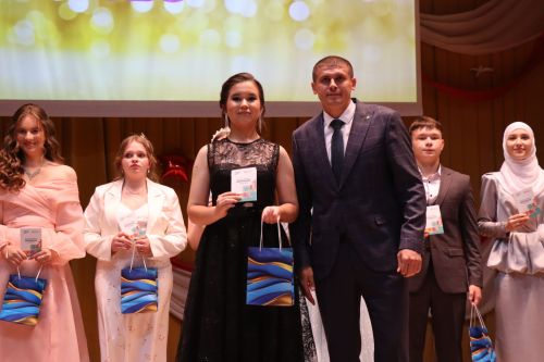 «Выпускной бал 2025» в Дрожжановском районе РТ: медалисты, награды и праздничная дискотека