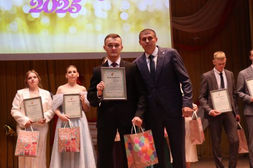 «Выпускной бал 2025» в Дрожжановском районе РТ: медалисты, награды и праздничная дискотека