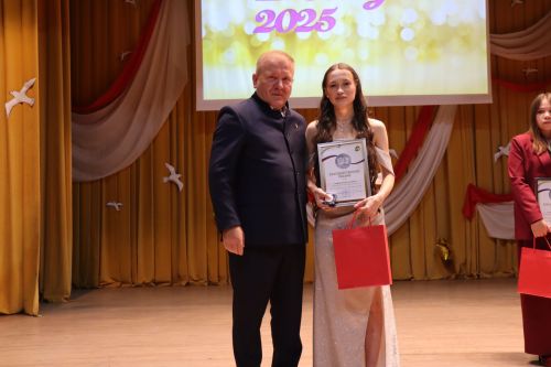 «Выпускной бал 2025» в Дрожжановском районе РТ: медалисты, награды и праздничная дискотека