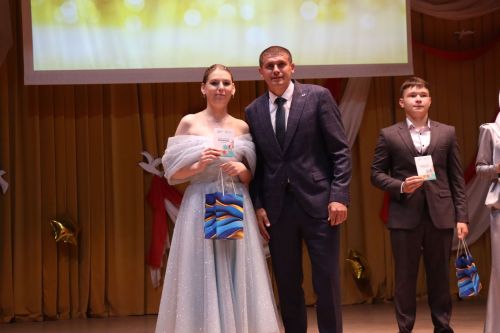«Выпускной бал 2025» в Дрожжановском районе РТ: медалисты, награды и праздничная дискотека