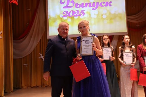 «Выпускной бал 2025» в Дрожжановском районе РТ: медалисты, награды и праздничная дискотека