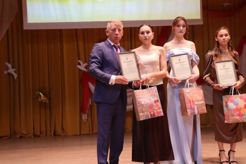 «Выпускной бал 2025» в Дрожжановском районе РТ: медалисты, награды и праздничная дискотека