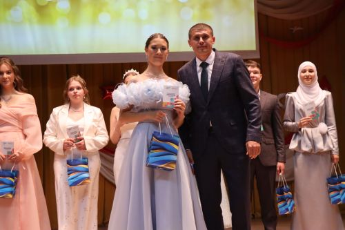 «Выпускной бал 2025» в Дрожжановском районе РТ: медалисты, награды и праздничная дискотека