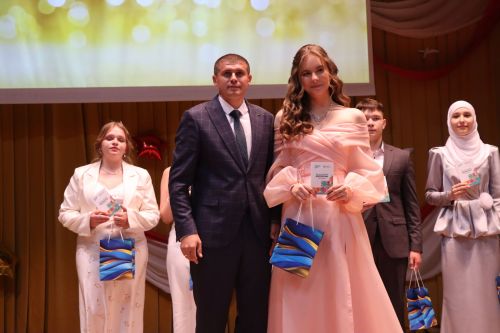 «Выпускной бал 2025» в Дрожжановском районе РТ: медалисты, награды и праздничная дискотека