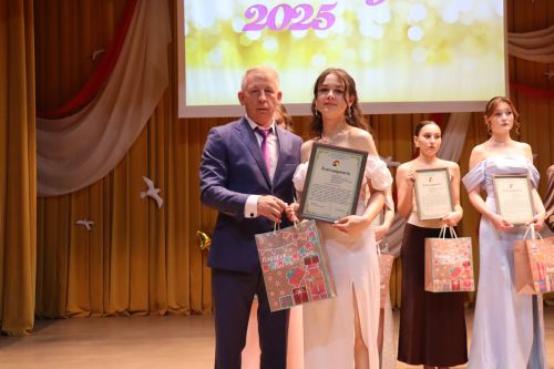 «Выпускной бал 2025» в Дрожжановском районе РТ: медалисты, награды и праздничная дискотека