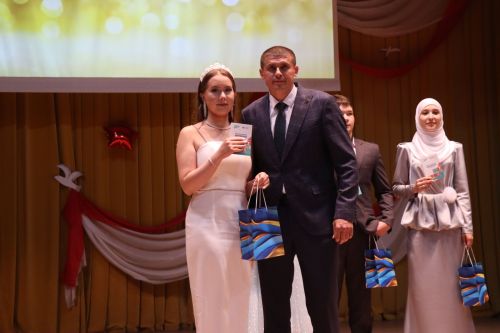«Выпускной бал 2025» в Дрожжановском районе РТ: медалисты, награды и праздничная дискотека