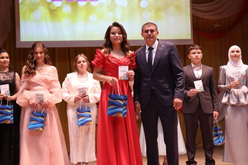 «Выпускной бал 2025» в Дрожжановском районе РТ: медалисты, награды и праздничная дискотека