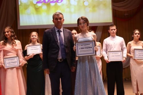 «Выпускной бал 2025» в Дрожжановском районе РТ: медалисты, награды и праздничная дискотека