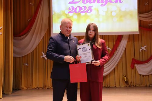 «Выпускной бал 2025» в Дрожжановском районе РТ: медалисты, награды и праздничная дискотека