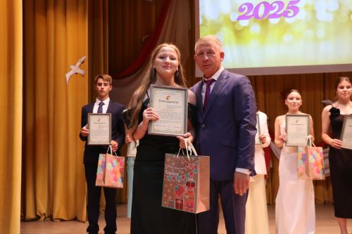 «Выпускной бал 2025» в Дрожжановском районе РТ: медалисты, награды и праздничная дискотека