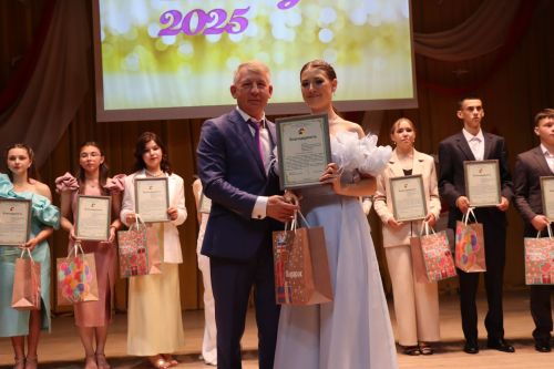 «Выпускной бал 2025» в Дрожжановском районе РТ: медалисты, награды и праздничная дискотека