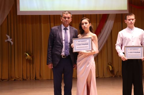 «Выпускной бал 2025» в Дрожжановском районе РТ: медалисты, награды и праздничная дискотека