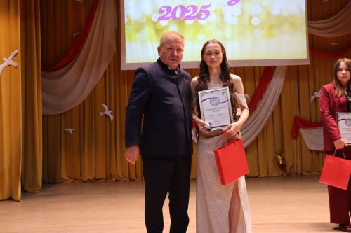 «Выпускной бал 2025» в Дрожжановском районе РТ: медалисты, награды и праздничная дискотека