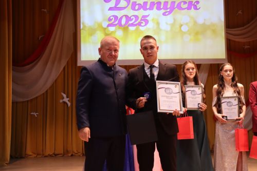 «Выпускной бал 2025» в Дрожжановском районе РТ: медалисты, награды и праздничная дискотека