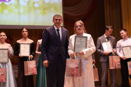«Выпускной бал 2025» в Дрожжановском районе РТ: медалисты, награды и праздничная дискотека