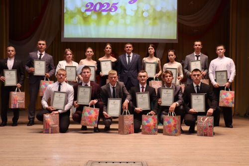 «Выпускной бал 2025» в Дрожжановском районе РТ: медалисты, награды и праздничная дискотека