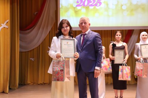 «Выпускной бал 2025» в Дрожжановском районе РТ: медалисты, награды и праздничная дискотека