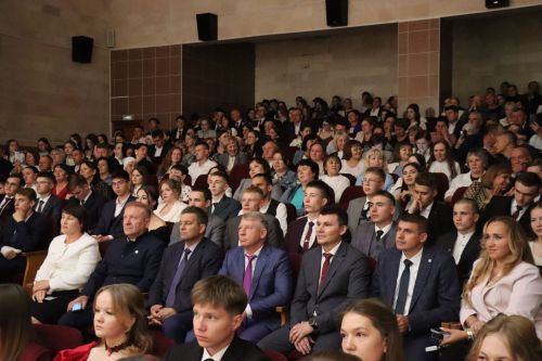 «Выпускной бал 2025» в Дрожжановском районе РТ: медалисты, награды и праздничная дискотека