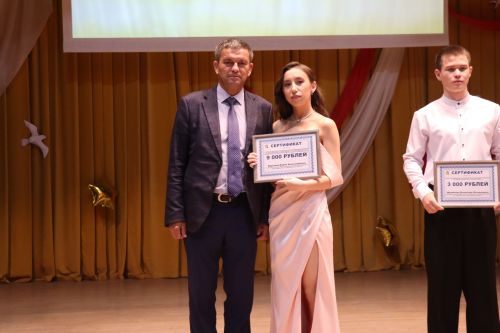 «Выпускной бал 2025» в Дрожжановском районе РТ: медалисты, награды и праздничная дискотека