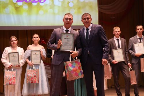«Выпускной бал 2025» в Дрожжановском районе РТ: медалисты, награды и праздничная дискотека