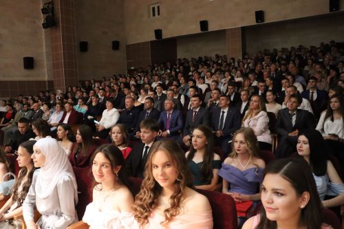 «Выпускной бал 2025» в Дрожжановском районе РТ: медалисты, награды и праздничная дискотека