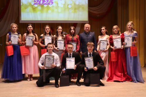 «Выпускной бал 2025» в Дрожжановском районе РТ: медалисты, награды и праздничная дискотека