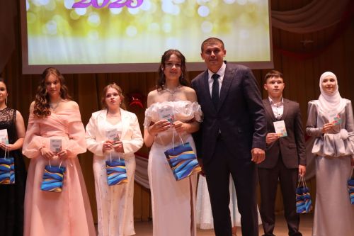 «Выпускной бал 2025» в Дрожжановском районе РТ: медалисты, награды и праздничная дискотека