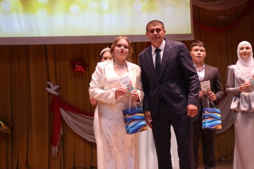 «Выпускной бал 2025» в Дрожжановском районе РТ: медалисты, награды и праздничная дискотека