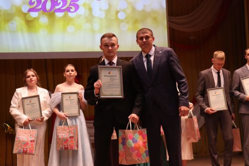 «Выпускной бал 2025» в Дрожжановском районе РТ: медалисты, награды и праздничная дискотека