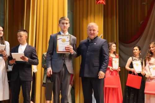 «Выпускной бал 2025» в Дрожжановском районе РТ: медалисты, награды и праздничная дискотека