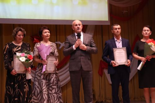 «Выпускной бал 2025» в Дрожжановском районе РТ: медалисты, награды и праздничная дискотека