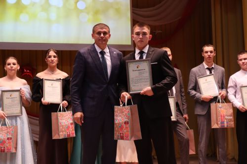 «Выпускной бал 2025» в Дрожжановском районе РТ: медалисты, награды и праздничная дискотека