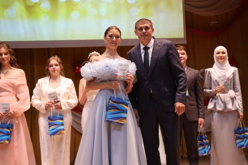 «Выпускной бал 2025» в Дрожжановском районе РТ: медалисты, награды и праздничная дискотека
