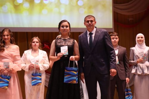«Выпускной бал 2025» в Дрожжановском районе РТ: медалисты, награды и праздничная дискотека
