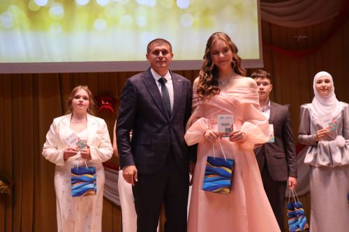 «Выпускной бал 2025» в Дрожжановском районе РТ: медалисты, награды и праздничная дискотека