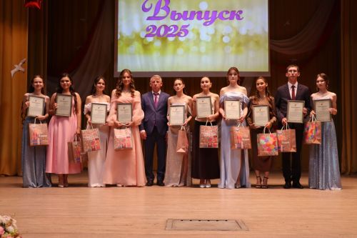 «Выпускной бал 2025» в Дрожжановском районе РТ: медалисты, награды и праздничная дискотека