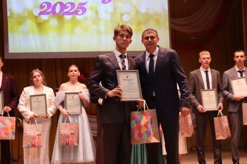 «Выпускной бал 2025» в Дрожжановском районе РТ: медалисты, награды и праздничная дискотека
