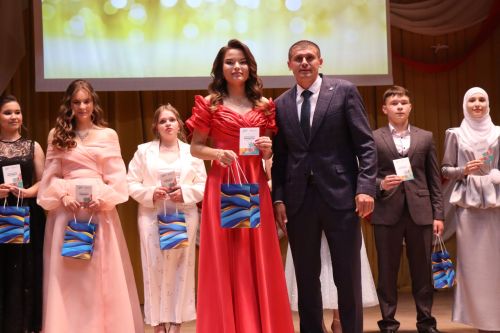 «Выпускной бал 2025» в Дрожжановском районе РТ: медалисты, награды и праздничная дискотека