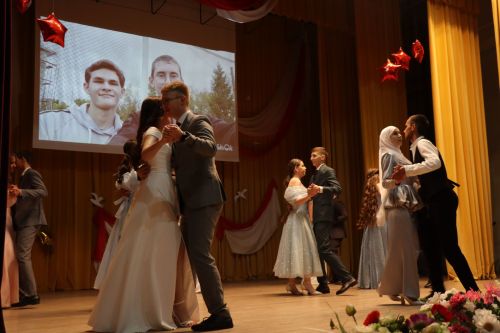 «Выпускной бал 2025» в Дрожжановском районе РТ: медалисты, награды и праздничная дискотека